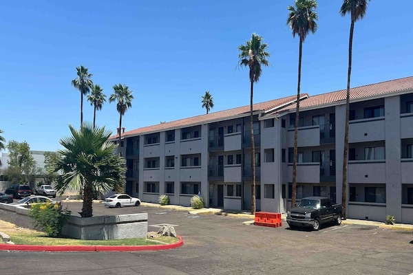 Foto van 1 kingsize bed | Rookvrij, koelkast - Vakantiehuis in Tempe - ExteriorSummer