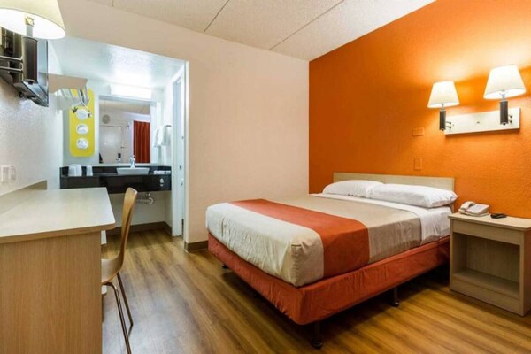 Foto van 1 tweepersoonsbed (Queensize) | Luchthaven Phoenix - BedRoom