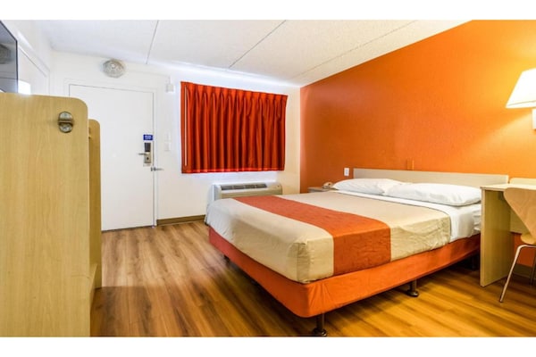 Foto van 1 tweepersoonsbed | Rolstoeltoegankelijk/badkuip – Luchthaven Phoenix - BedRoom