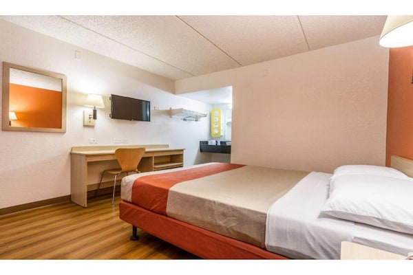 Foto van 1 tweepersoonsbed | Rolstoeltoegankelijk/badkuip – Luchthaven Phoenix - BedRoom