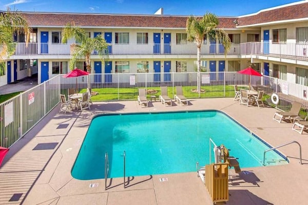 Foto van 1 tweepersoonsbed (Queensize) | Phoenix - Vakantiehuis in Phoenix - Pool