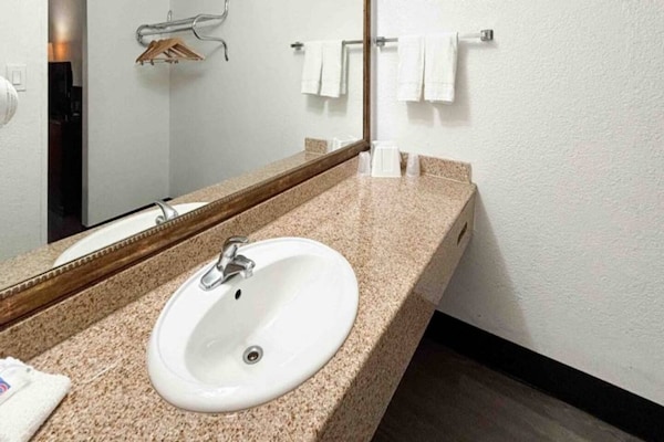 Foto van 1 kingsize bed | Roken toegestaan, - Vakantiehuis in Mesa - BathRoom