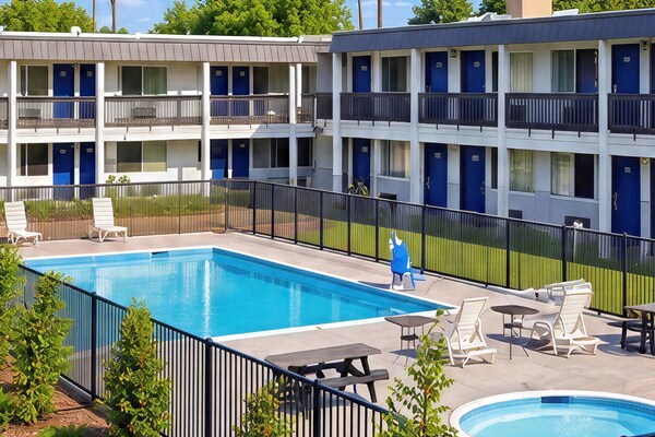 Foto van 1 kingsize bed | Rookvrij - Vakantiehuis in Claremont - HotelSwimmingPool