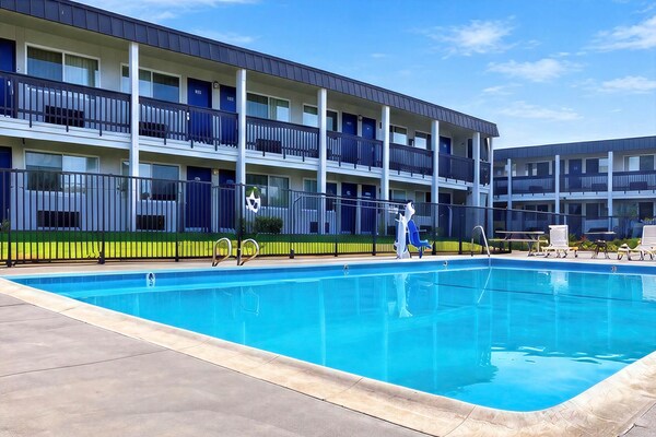 Foto van 1 kingsize bed | Rookvrij - Vakantiehuis in Claremont - HotelSwimmingPool