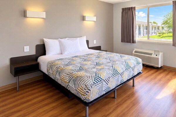 Foto van 1 kingsize bed | Rookvrij - Vakantiehuis in Claremont - BedRoom