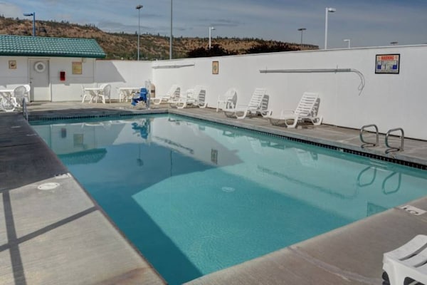 Foto van 1 tweepersoonsbed (queensize) | Roken toegestaan - Vakantiehuis in The Dalles - Facilities