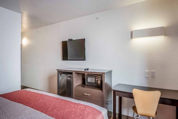 Foto van 1 kingsize bed | Badkuip met mobiele toegang Nsmk Micfridg - Facilities