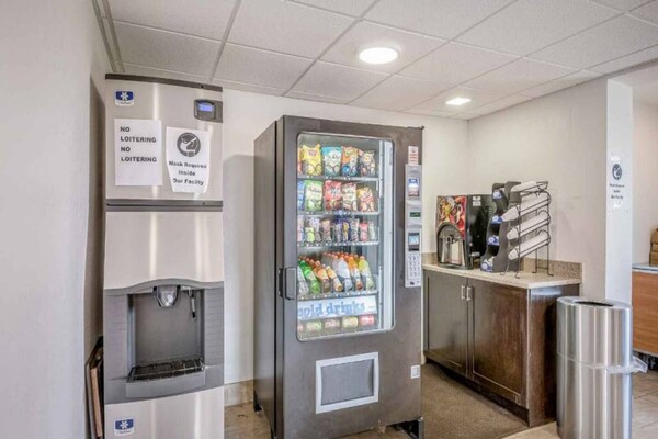 Foto van 1 kingsize bed | Badkuip met mobiele toegang Nsmk Micfridg - FloorPlan