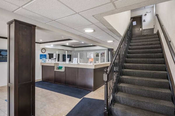 Foto van 1 kingsize bed | Badkuip met mobiele toegang Nsmk Micfridg - FloorPlan