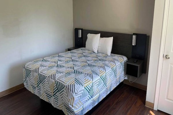 Foto van 1 tweepersoonsbed (queensize) | Rookvrij, slaapbank - BedRoom