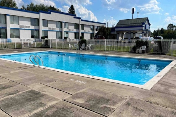 Foto van 1 kingsize bed | Roken toegestaan, Keuken - Vakantiehuis in Clarion - Pool