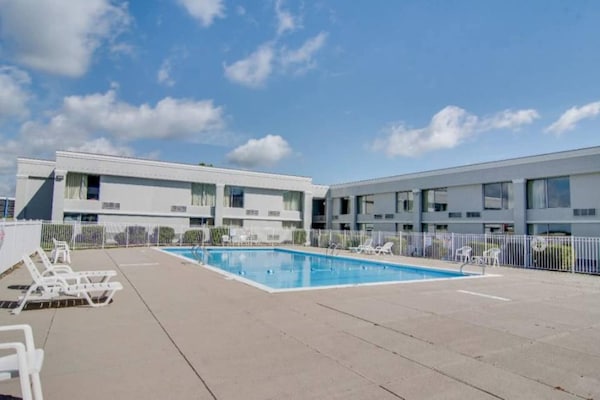 Foto van 1 kingsize bed | Rookvrij - Vakantiehuis in Clarion - Pool