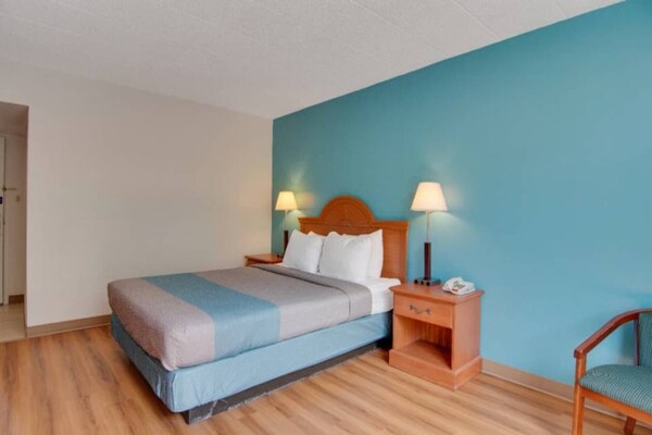 Foto van 1 tweepersoonsbed (queensize) | Roken toegestaan, koelkast (McFridge) - BedRoom