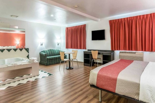 Foto van 1 kingsize bed | Suite, NSMK, bubbelbad - Vakantiehuis in HARRISVILLE - BedRoom