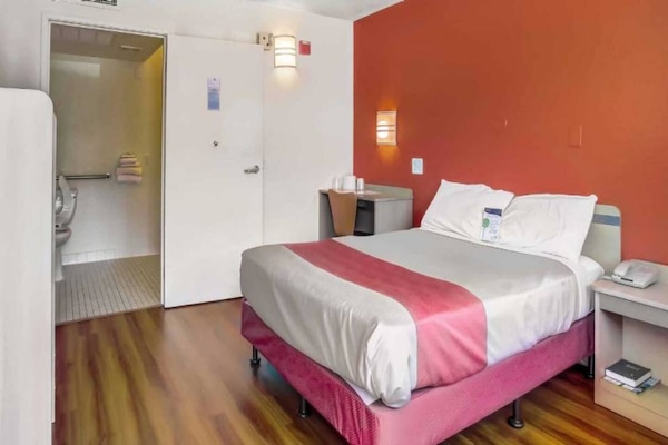 Foto van 1 tweepersoonsbed (Queensize) | Koelkast - Vakantiehuis in Medford OR - BedRoom