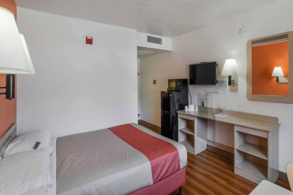 Foto van 1 tweepersoonsbed (queensize) | Magnetron (koelkast), Roken toegestaan - BedRoom