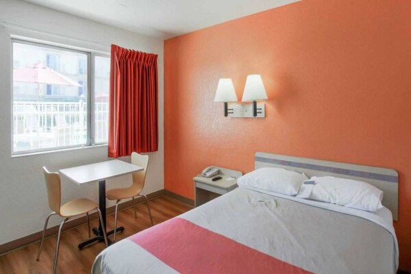 Foto van 1 tweepersoonsbed (queensize) | Roken mogelijk - Vakantiehuis in Medford OR - BedRoom