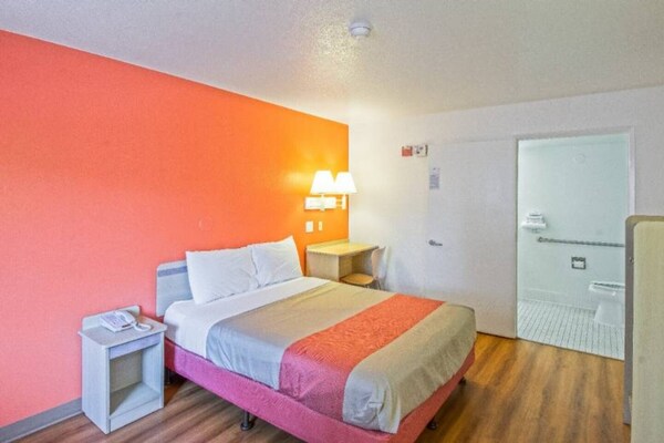 Foto van 1 tweepersoonsbed (Queensize) | Koelkast - Vakantiehuis in Redding CA - Facilities