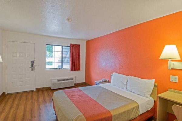 Foto van 1 tweepersoonsbed (Queensize) | Koelkast - Vakantiehuis in Redding CA - Facilities