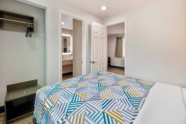 Foto van 1 kingsize bed | Rookvrij, Keuken - Vakantiehuis in Eureka - BedRoom