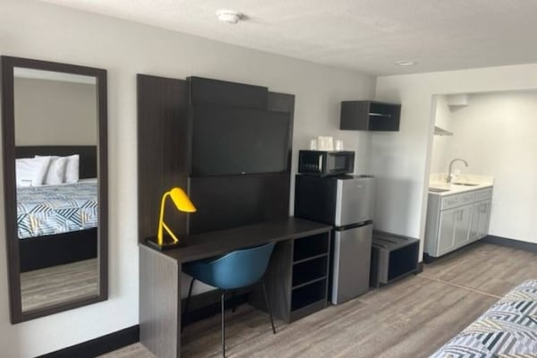 Foto van 1 kingsize bed | Rookvrij, Keuken - Vakantiehuis in Eureka - Facilities