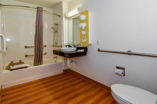 Foto van 1 tweepersoonsbed (queensize) | Toegankelijk voor mindervaliden/badkuip/roken - Facilities