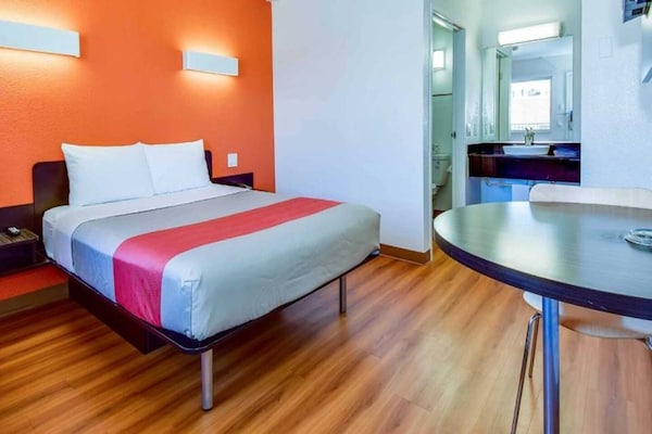 Foto van 1 tweepersoonsbed (queensize) | Toegankelijk voor mindervaliden/badkuip/roken - BedRoom