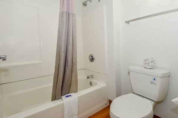 Foto van 1 tweepersoonsbed (queensize) | Roken toegestaan - Vakantiehuis in Riverside - Facilities