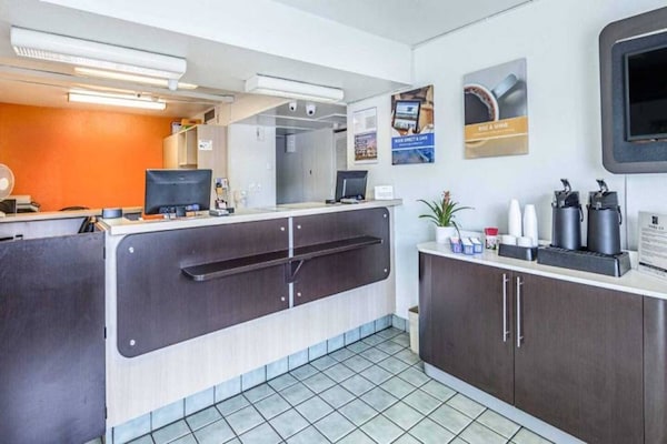 Foto van 1 tweepersoonsbed (queensize) | Rookvrij - Vakantiehuis in Yreka - FloorPlan