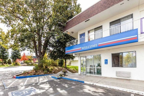 Foto van 1 tweepersoonsbed (queensize) | Rookvrij - Vakantiehuis in Yreka - ExteriorSummer
