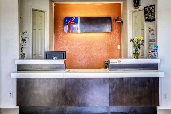 Foto van 1 kingsize bed | Roken toegestaan - Vakantiehuis in Dickson - FloorPlan