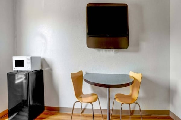 Foto van 1 tweepersoonsbed (Queensize) | Mobiliteit | Badkuip | NSMK - Facilities