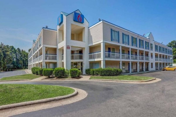 Foto van 1 tweepersoonsbed (queensize) | Rookvrij - Vakantiehuis in Raleigh NC - ExteriorSummer