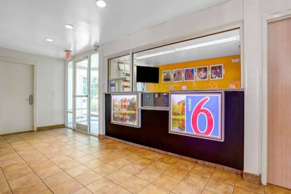 Foto van 1 tweepersoonsbed (queensize) | Rookvrij - Vakantiehuis in Raleigh NC - FloorPlan