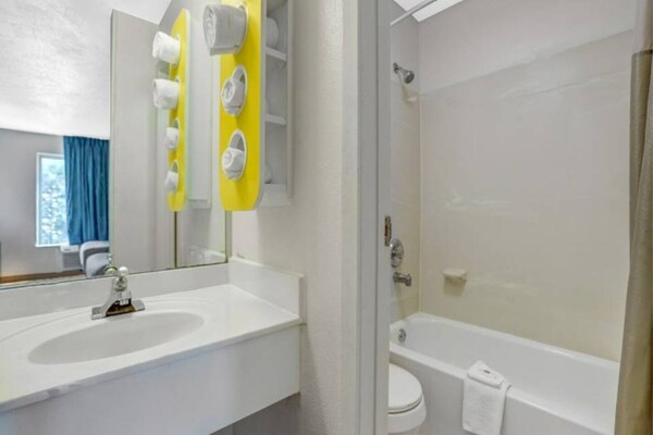 Foto van 1 tweepersoonsbed (queensize) | Roken toegestaan - Vakantiehuis in Raleigh NC - BathRoom