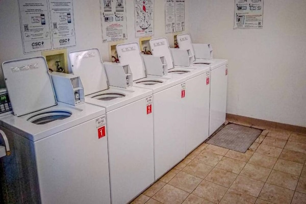 Foto van 1 tweepersoonsbed (Queensize) | Badkuip met mobiele toegang (Smk Micfridg) - Facilities