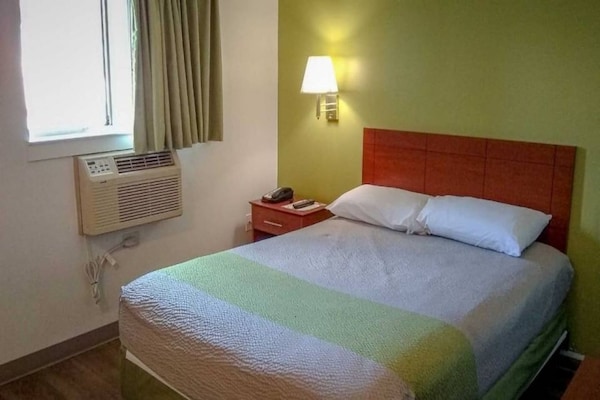 Foto van 1 tweepersoonsbed (queensize) | Niet-roken, koelkast (Micfridge) - BedRoom