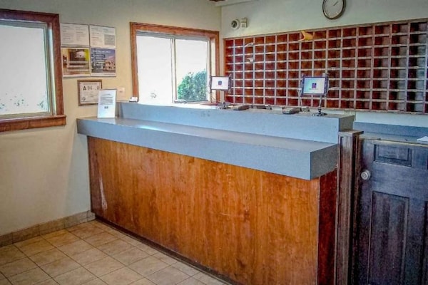 Foto van 1 tweepersoonsbed (queensize) | Roken toegestaan - Vakantiehuis in Fayetteville - FloorPlan