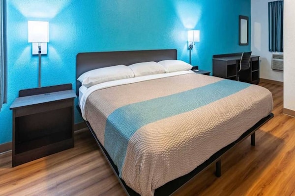Foto van 1 kingsize bed | Rookvrij - Vakantiehuis in Elmsford - BedRoom