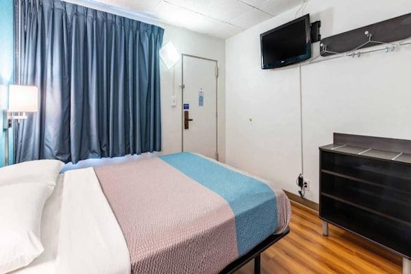 Foto van 1 tweepersoonsbed (queensize) | Rookvrij - Vakantiehuis in Elmsford - BedRoom