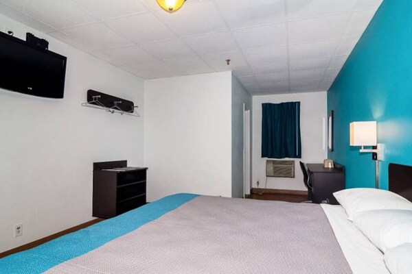 Foto van 1 tweepersoonsbed (queensize) | Rookvrij - Vakantiehuis in Elmsford - BedRoom