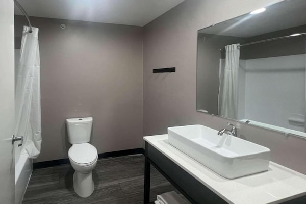 Foto van 1 kingsize bed | Rookvrij, Keuken - Vakantiehuis in Oklahoma City OK - BathRoom