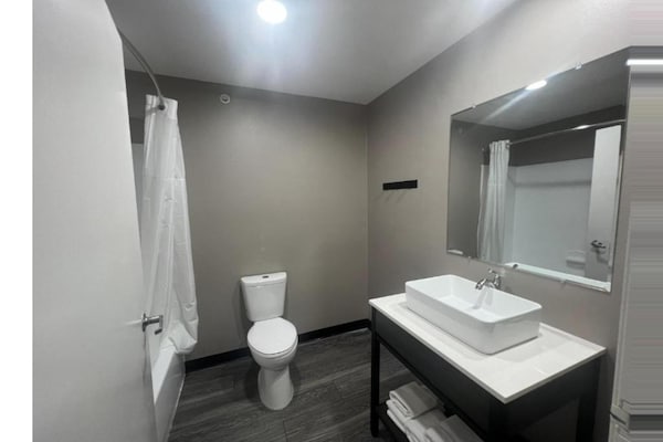 Foto van 1 kingsize bed | Rookvrij, Keuken - Vakantiehuis in Oklahoma City OK - BathRoom