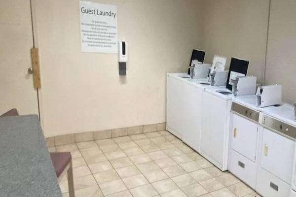Foto van 1 kingsize bed | Roken toegestaan, aanwezig - Vakantiehuis in Oklahoma City OK - Facilities