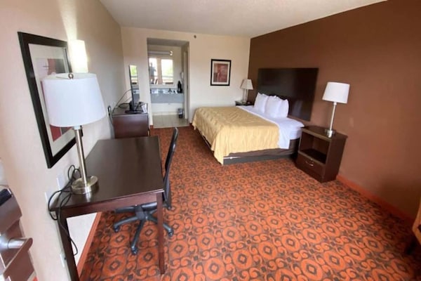 Foto van 1 kingsize bed | Roken toegestaan, aanwezig - Vakantiehuis in Oklahoma City OK - BedRoom
