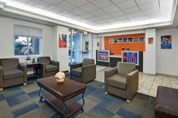 Foto van 1 tweepersoonsbed | Koelkast - Vakantiehuis in Orlando FL - FloorPlan