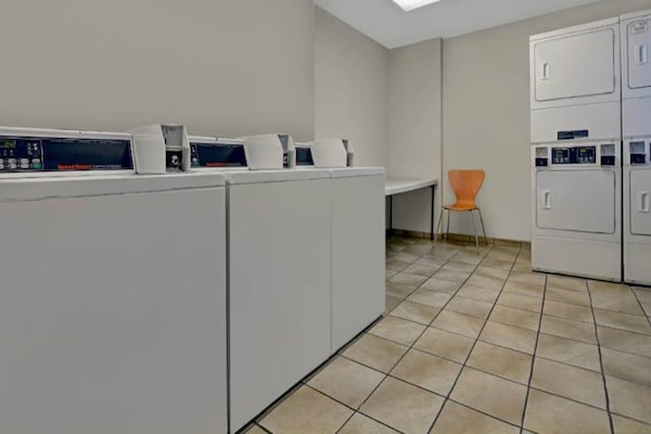 Foto van 1 tweepersoonsbed | Premium, Micfridge - Vakantiehuis in Orlando FL - Facilities