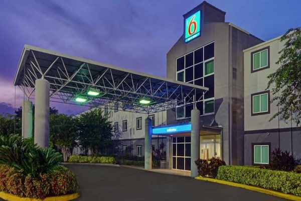 Foto van 1 tweepersoonsbed | Premium, Micfridge - Vakantiehuis in Orlando FL - ExteriorSummer