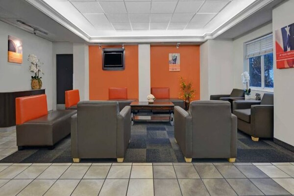 Foto van 1 tweepersoonsbed | Rolstoeltoegankelijke/RI-douche - FloorPlan
