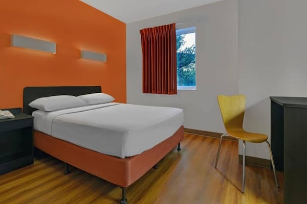 Foto van 1 tweepersoonsbed | Toegankelijk voor mindervaliden/bad - BedRoom